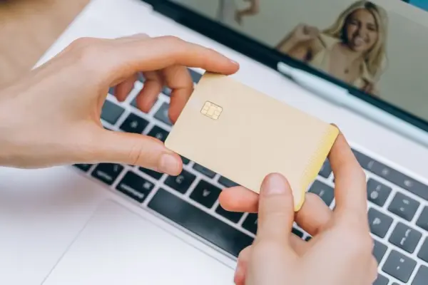 OpenAI ha portato ChatGPT Ads anche su Shopify